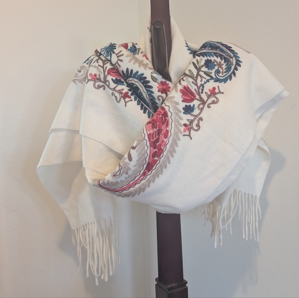 Cashmere Ivory Floral Patterned Shawl - Picture 3 of 8